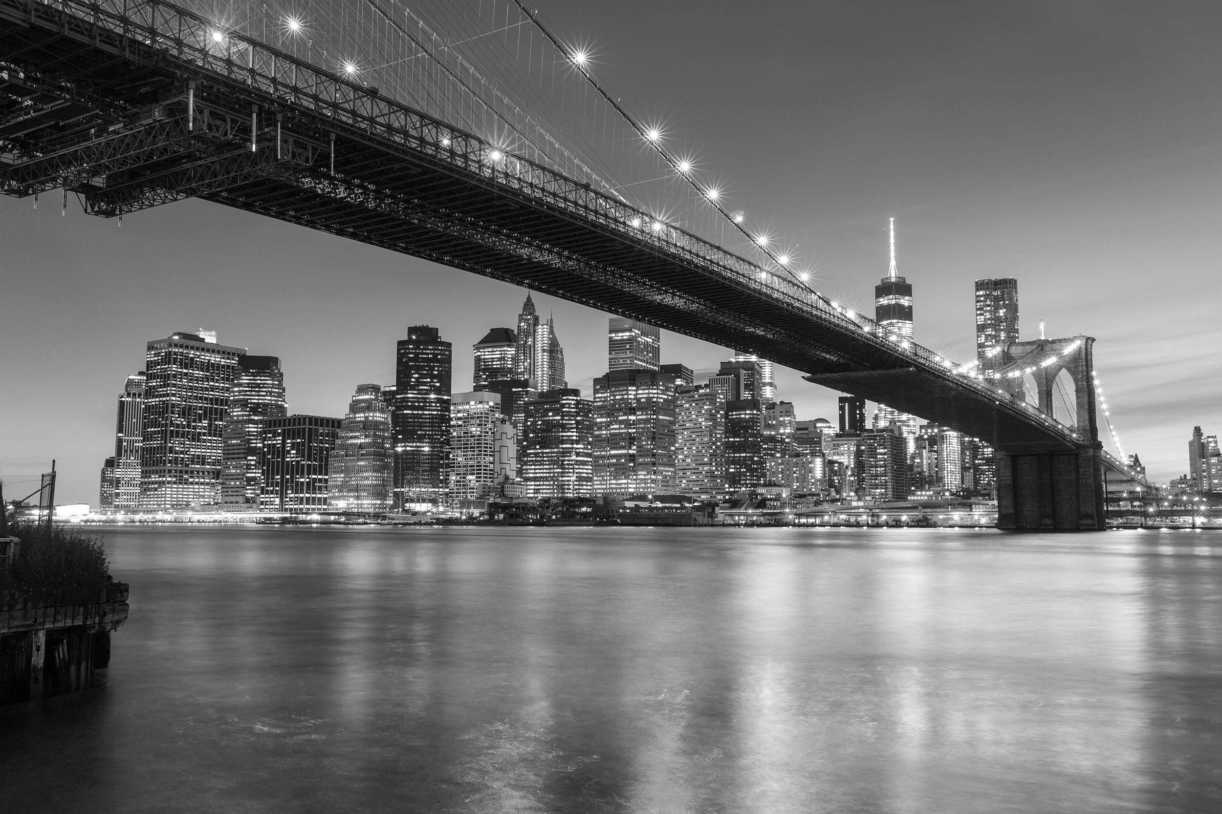 Black & White of the Brooklyn Bridge at Night